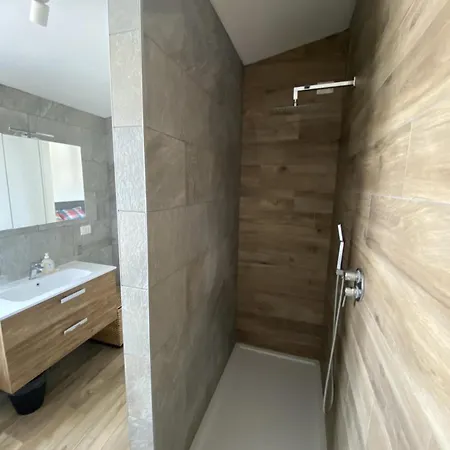 Attico - 3 Camere E 3 Bagni - Nolo District Проживание в семье *